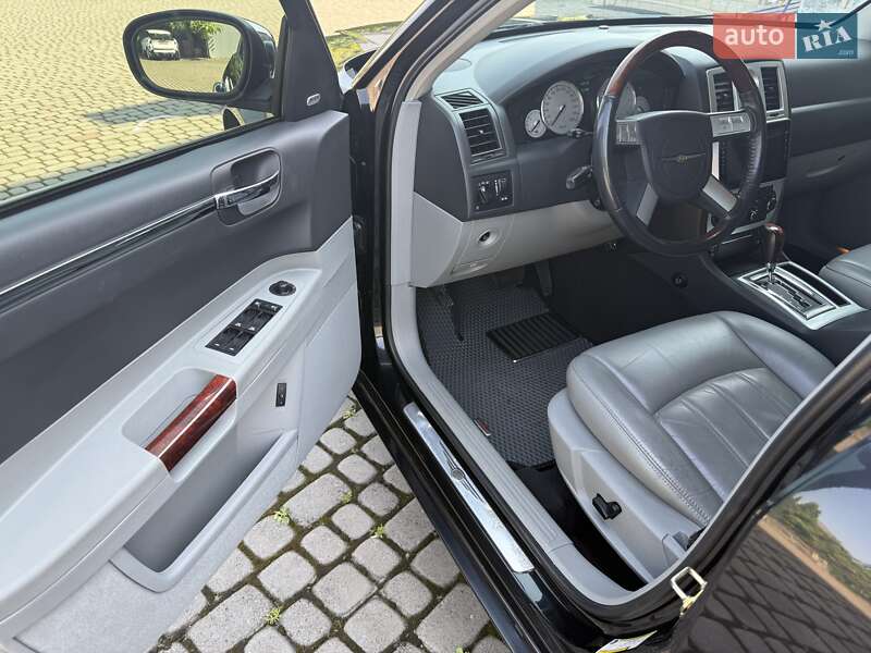 Седан Chrysler 300C 2006 в Шептицькому