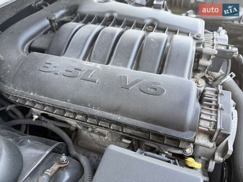 Седан Chrysler 300C 2006 в Шептицькому
