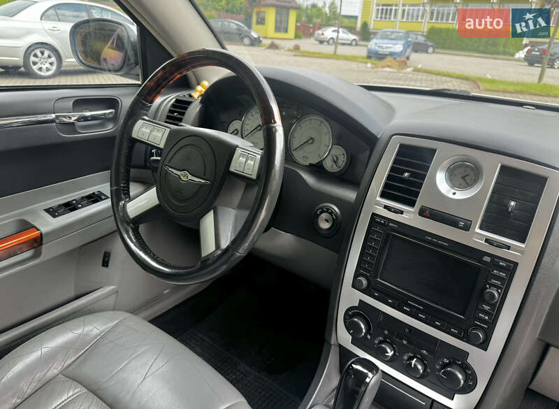Седан Chrysler 300C 2008 в Львові