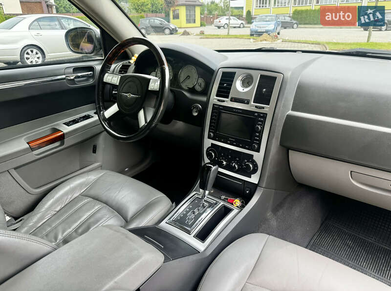 Седан Chrysler 300C 2008 в Львові