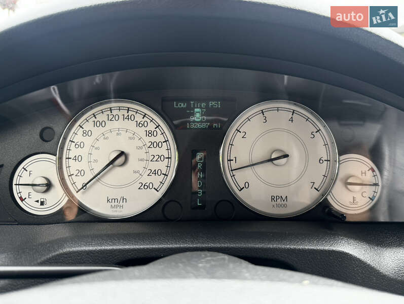 Седан Chrysler 300C 2008 в Львові