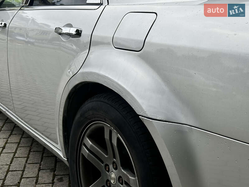 Седан Chrysler 300C 2008 в Львові