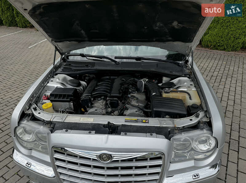 Седан Chrysler 300C 2008 в Львові