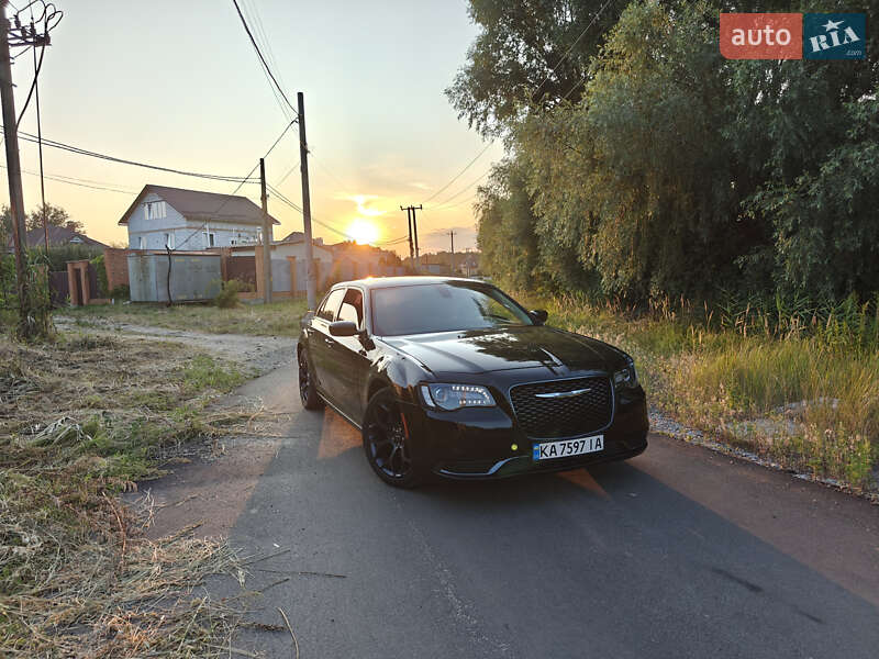 Седан Chrysler 300C 2019 в Києві