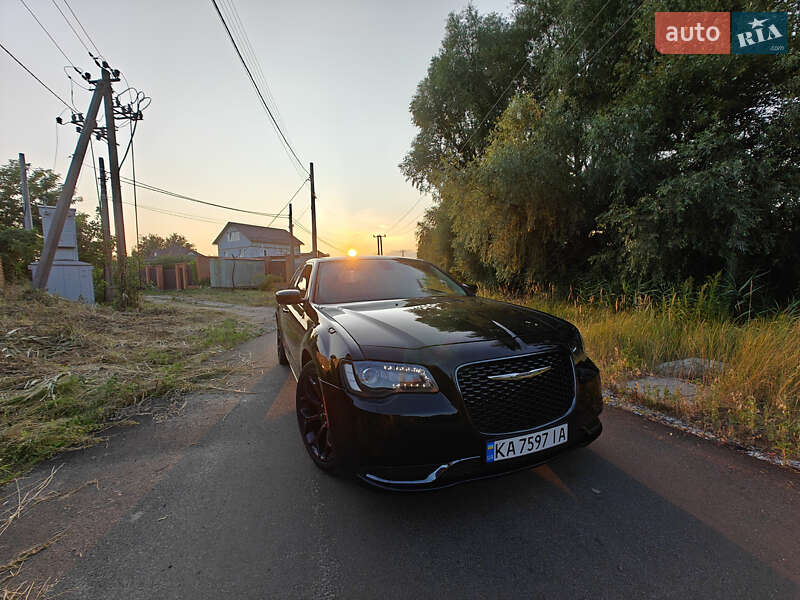 Седан Chrysler 300C 2019 в Києві