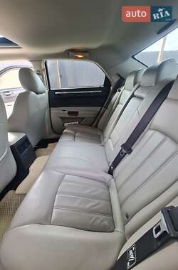 Седан Chrysler 300C 2005 в 