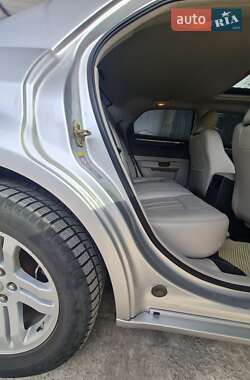 Седан Chrysler 300C 2005 в 