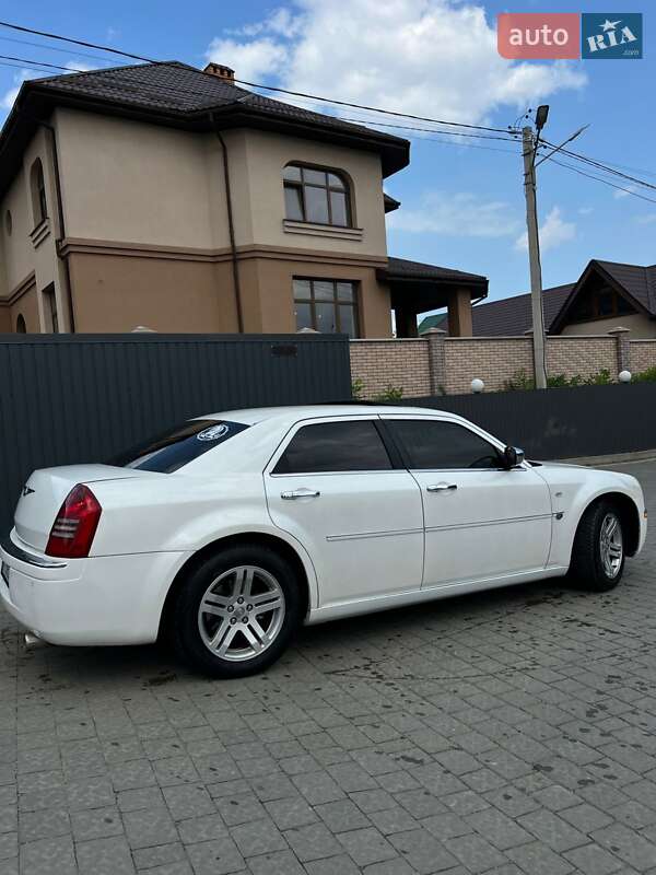 Седан Chrysler 300C 2006 в Косове фото 31 Седан Chrysler 300C 2006 в Косове