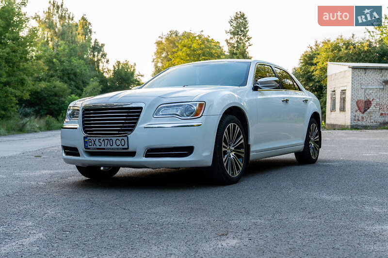 Седан Chrysler 300C 2014 в Хмельницком