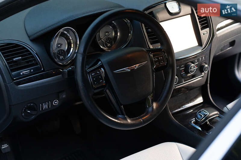 Седан Chrysler 300C 2014 в Хмельницком