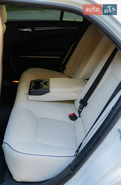 Седан Chrysler 300C 2014 в 