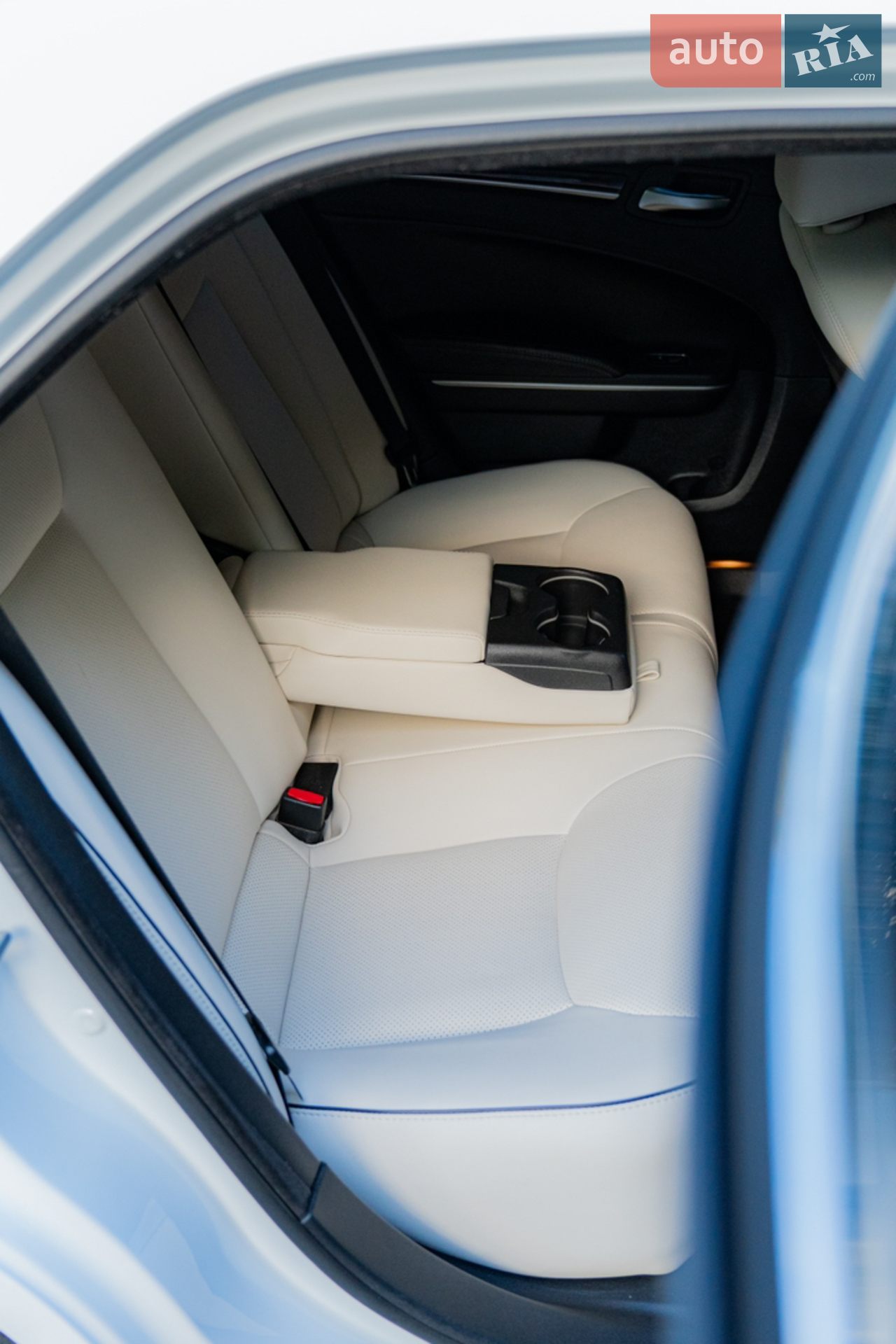 2014 Chrysler 300C - мініатюра 38