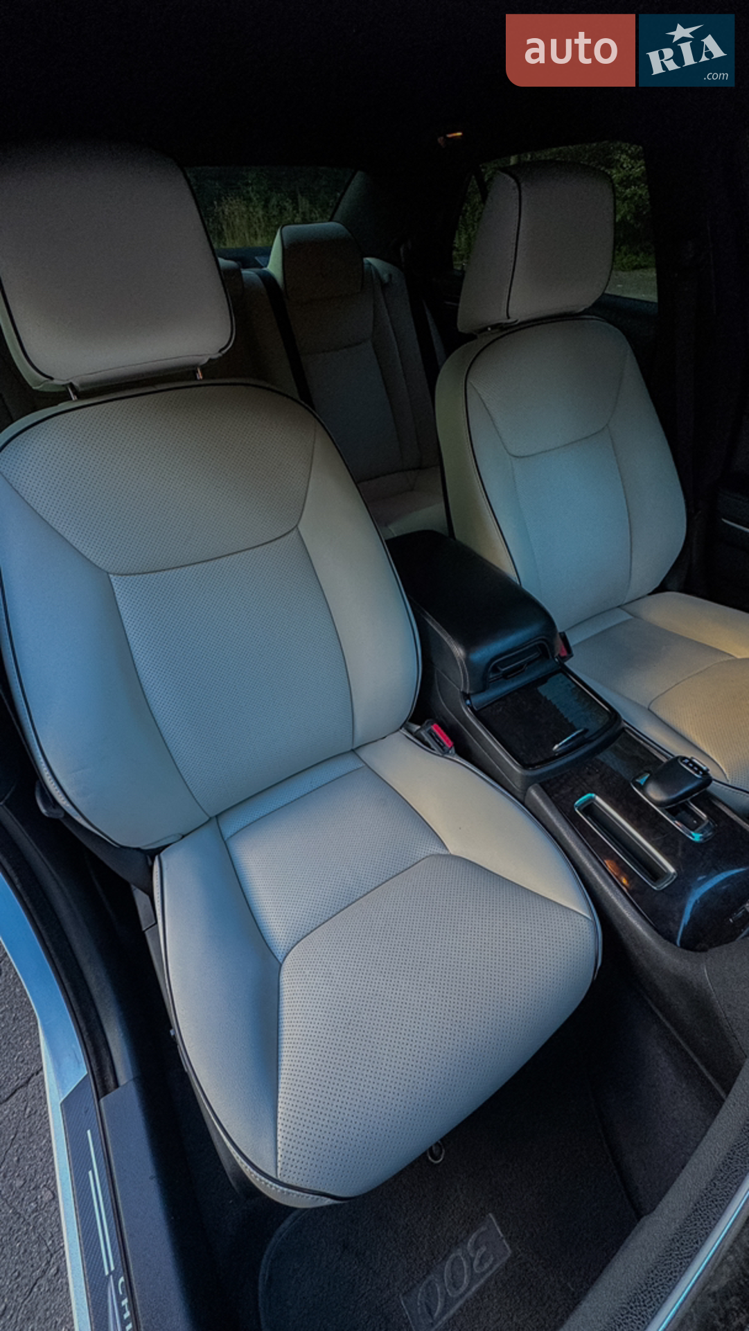 2014 Chrysler 300C - мініатюра 46