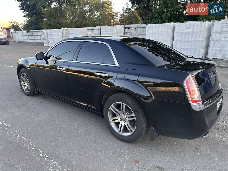 Седан Chrysler 300C 2011 в Кременчуге