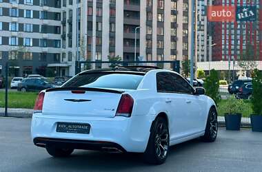 Седан Chrysler 300C 2015 в 