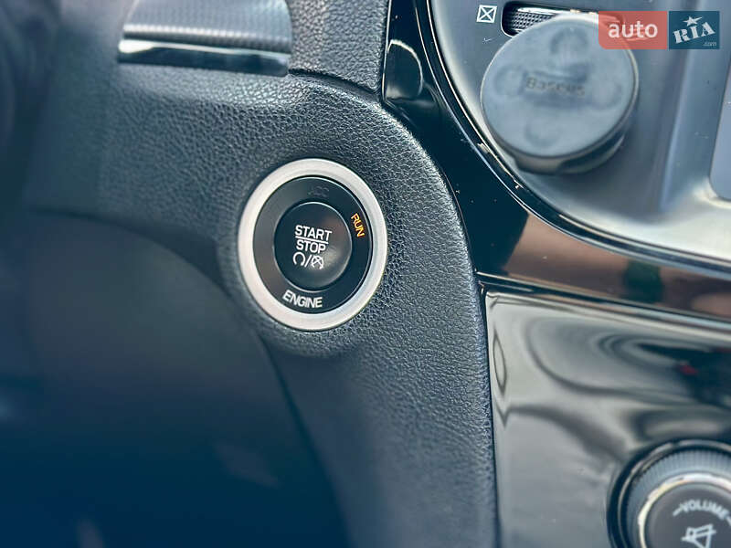 Седан Chrysler 300C 2015 в Киеве
