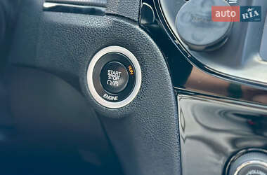 Седан Chrysler 300C 2015 в 