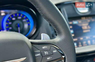 Седан Chrysler 300C 2015 в 