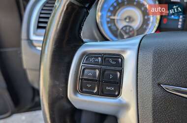 Седан Chrysler 300C 2012 в 
