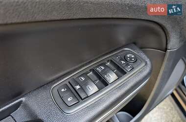 Седан Chrysler 300C 2012 в 