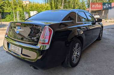Седан Chrysler 300C 2012 в 
