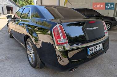 Седан Chrysler 300C 2012 в 