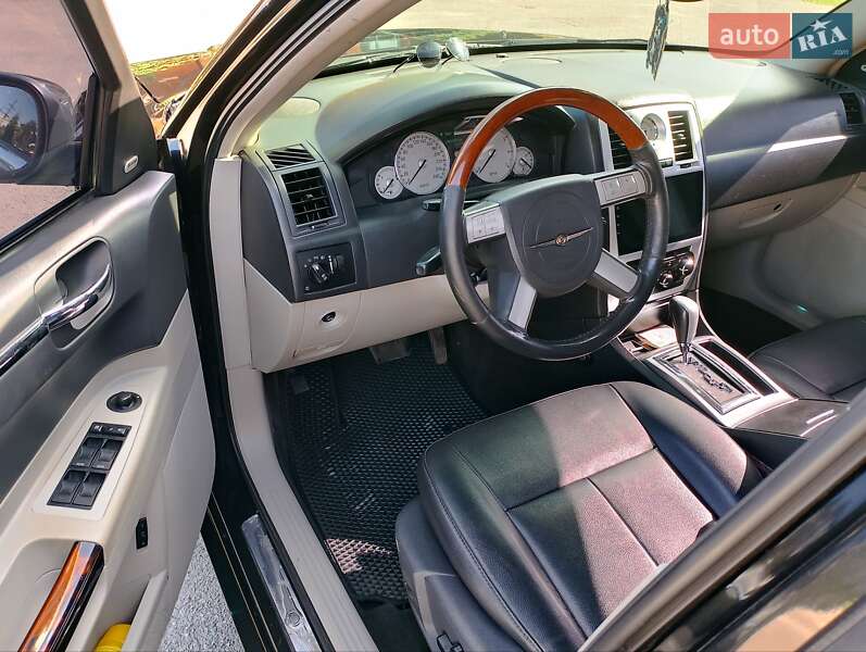 Седан Chrysler 300C 2005 в Кропивницком