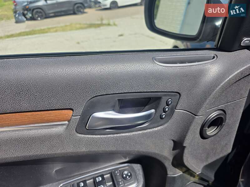 Седан Chrysler 300C 2018 в Киеве