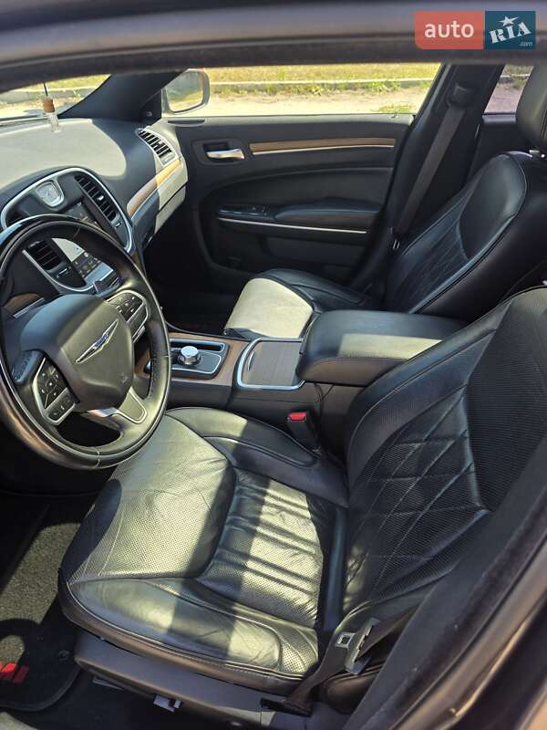 Седан Chrysler 300C 2018 в Киеве