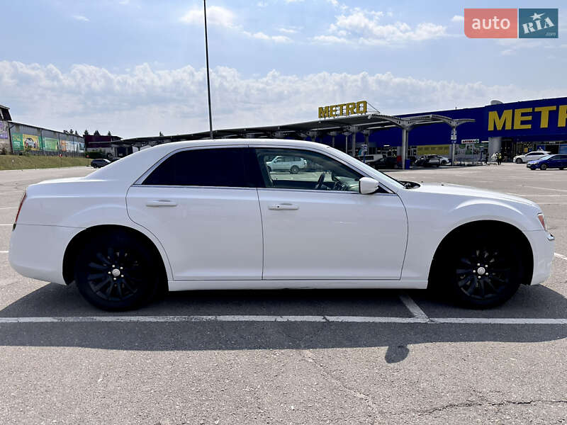 Седан Chrysler 300C 2014 в Вінниці