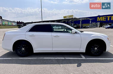 Седан Chrysler 300C 2014 в 
