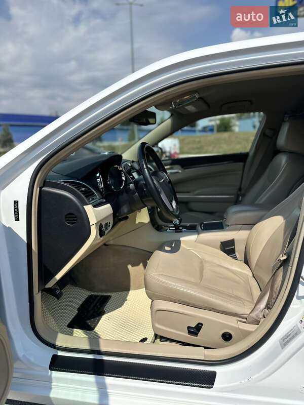 Седан Chrysler 300C 2014 в Вінниці