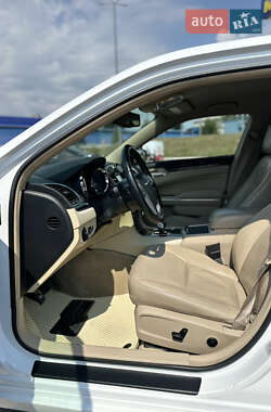 Седан Chrysler 300C 2014 в 