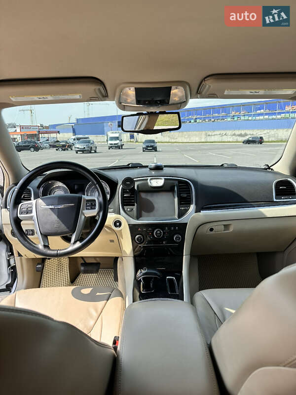 Седан Chrysler 300C 2014 в Вінниці