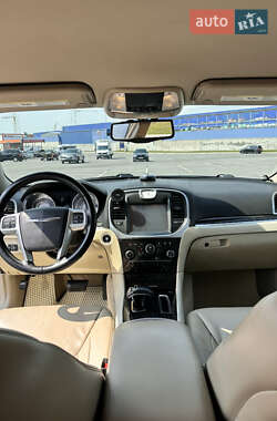 Седан Chrysler 300C 2014 в 