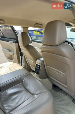 Седан Chrysler 300C 2014 в 