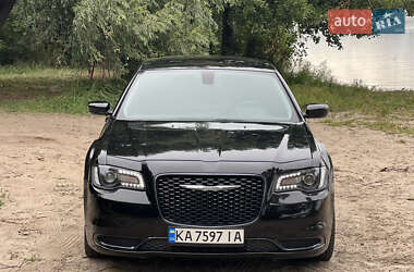 Седан Chrysler 300C 2019 в 