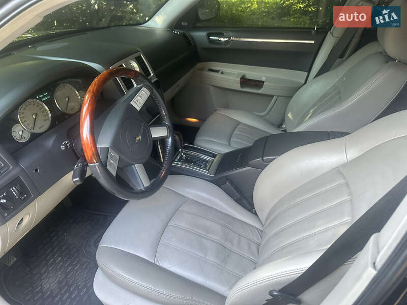Седан Chrysler 300C 2006 в Виннице