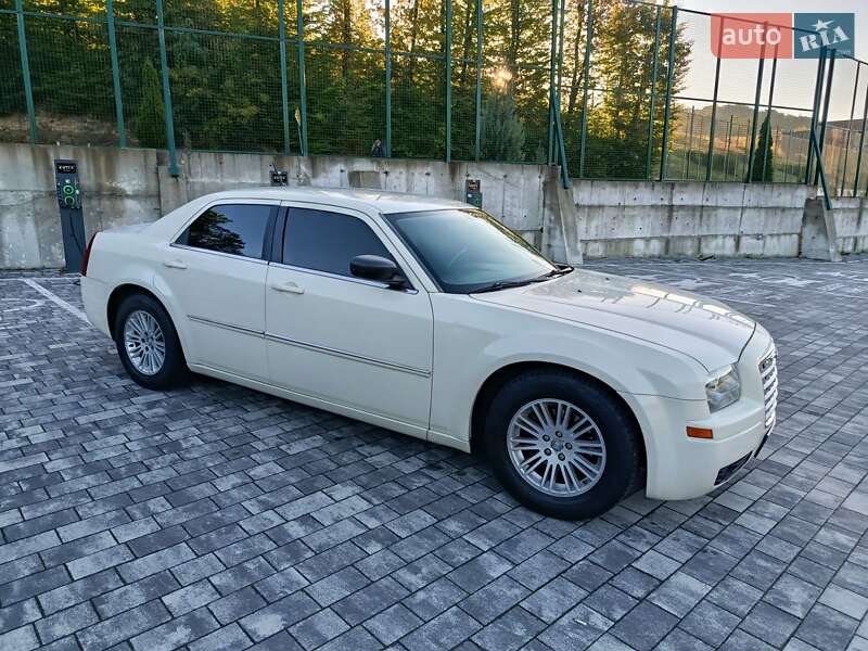 Седан Chrysler 300C 2008 в Львове