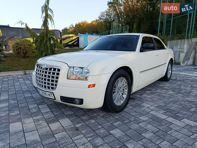 Седан Chrysler 300C 2008 в Львове