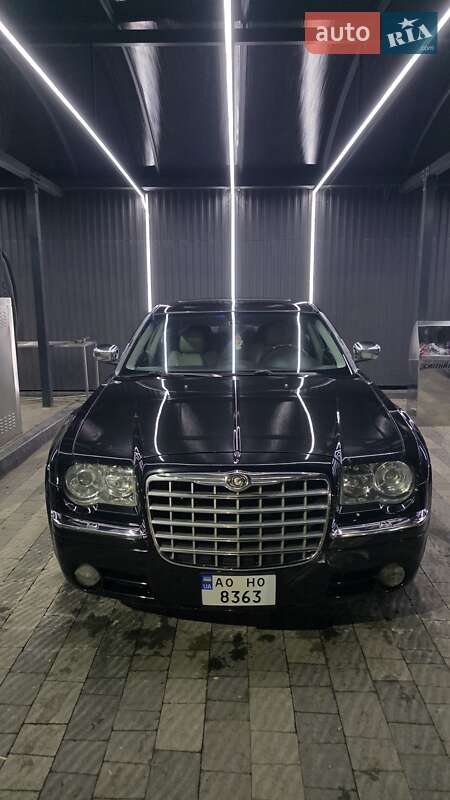 Седан Chrysler 300C 2005 в Ужгороді