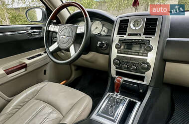 Седан Chrysler 300C 2005 в 