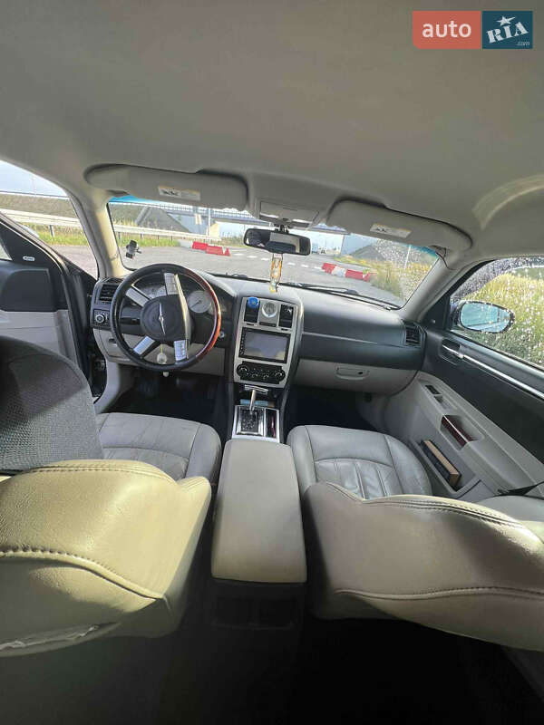 Седан Chrysler 300C 2006 в Бродах
