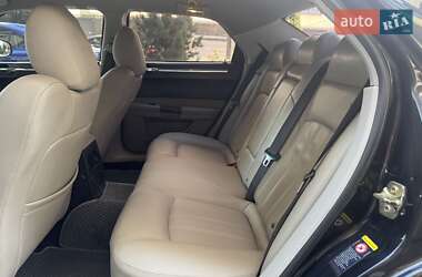 Седан Chrysler 300C 2005 в 