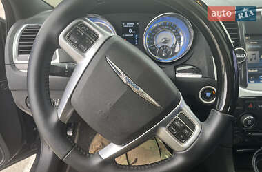 Седан Chrysler 300C 2012 в 