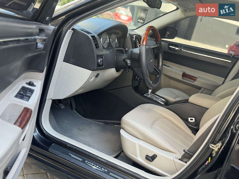 Седан Chrysler 300C 2005 в Львові