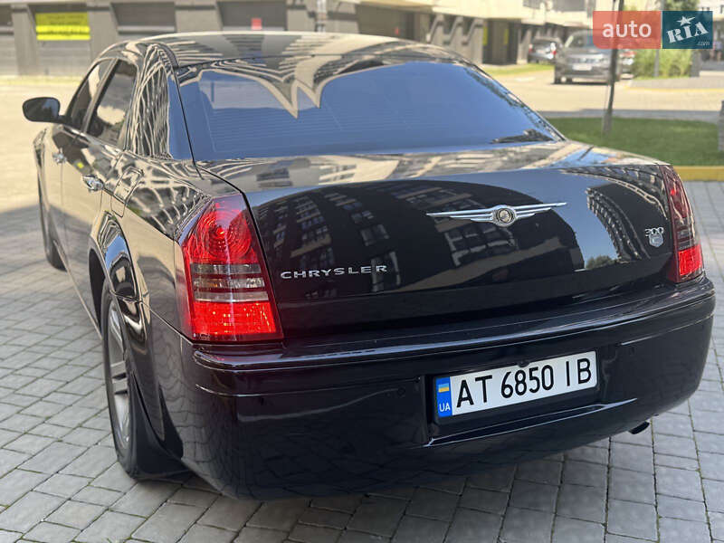 Седан Chrysler 300C 2005 в Львові