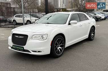 Седан Chrysler 300C 2016 в Киеве