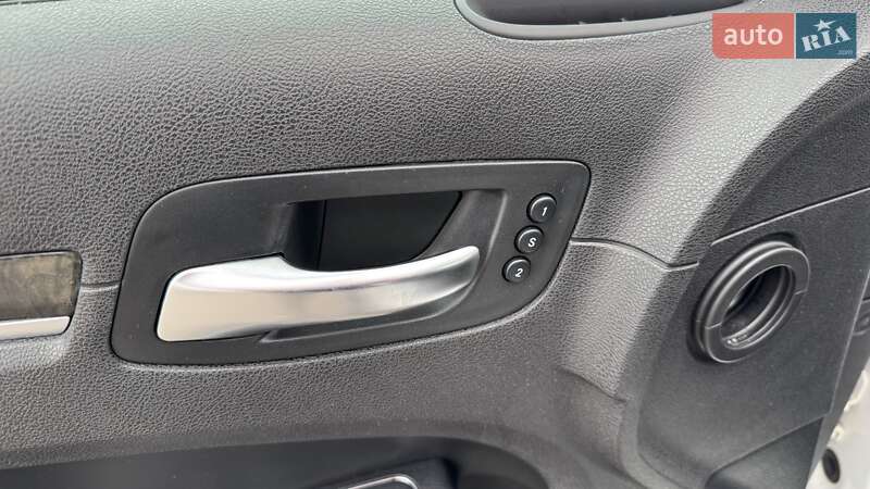 Седан Chrysler 300C 2016 в Києві фото 21 Седан Chrysler 300C 2016 в Києві