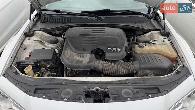Седан Chrysler 300C 2016 в Києві фото 42 Седан Chrysler 300C 2016 в Києві